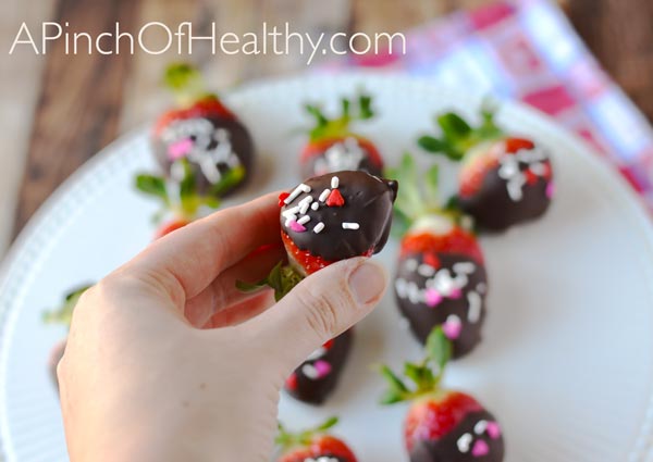 Dark Chocolate Covered Strawberries| A PinchOfHealthy.com
