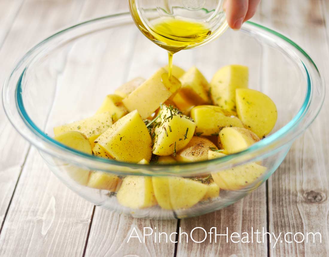 Garlic & Rosemary Roasted Potatoes| APinchOfHealthy.com