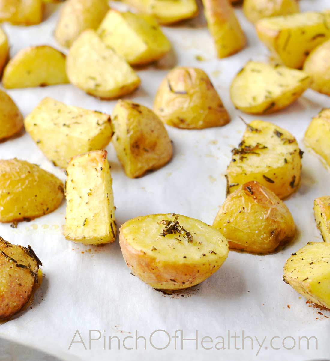 Garlic & Rosemary Roasted Potatoes| APinchOfHealthy.com