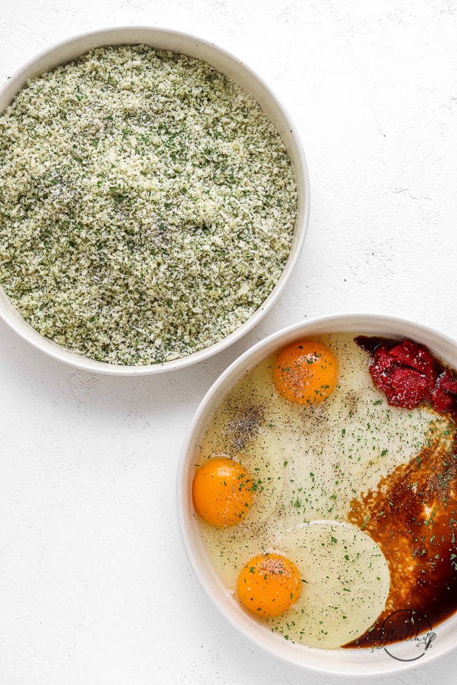 breadcrumb and egg mixtures in separate bowls