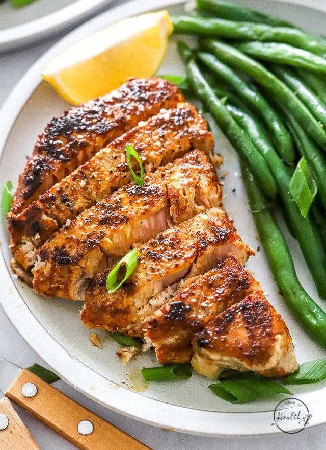 Blackened Tuna on a plate with green beans